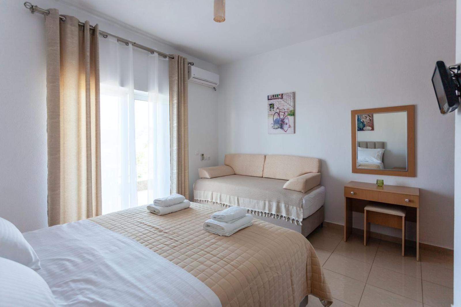 Zacharias Apartments Himarë Extérieur photo